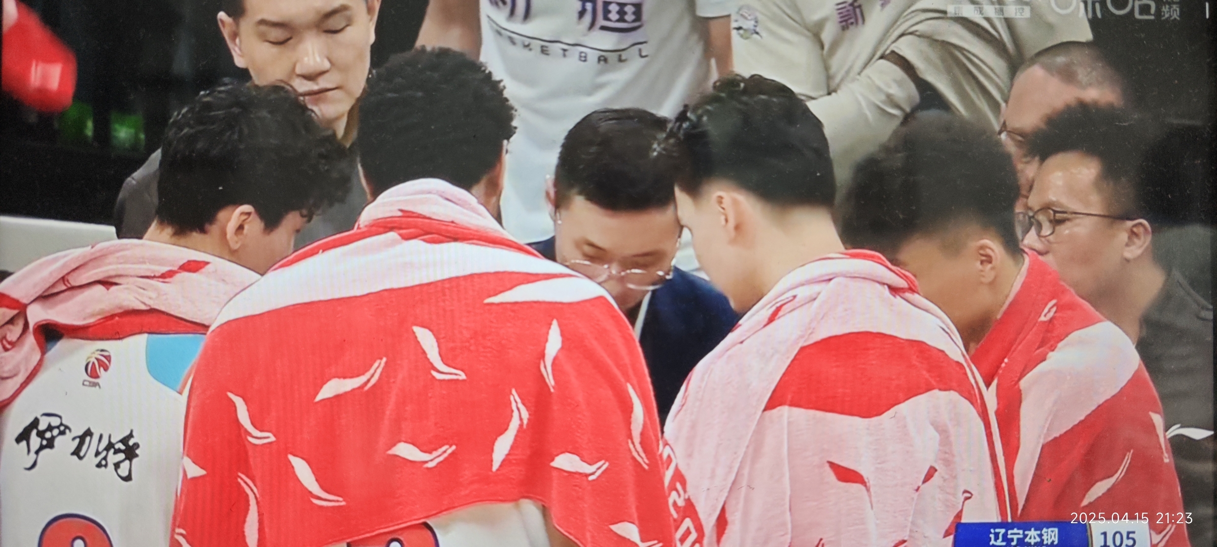 英雄联盟投注赔率-关键时刻CBA季后赛焦点战，圣安东尼奥马刺伤情更新，悬念犹存，球队文化再被提及(马刺4比1吊打热火)