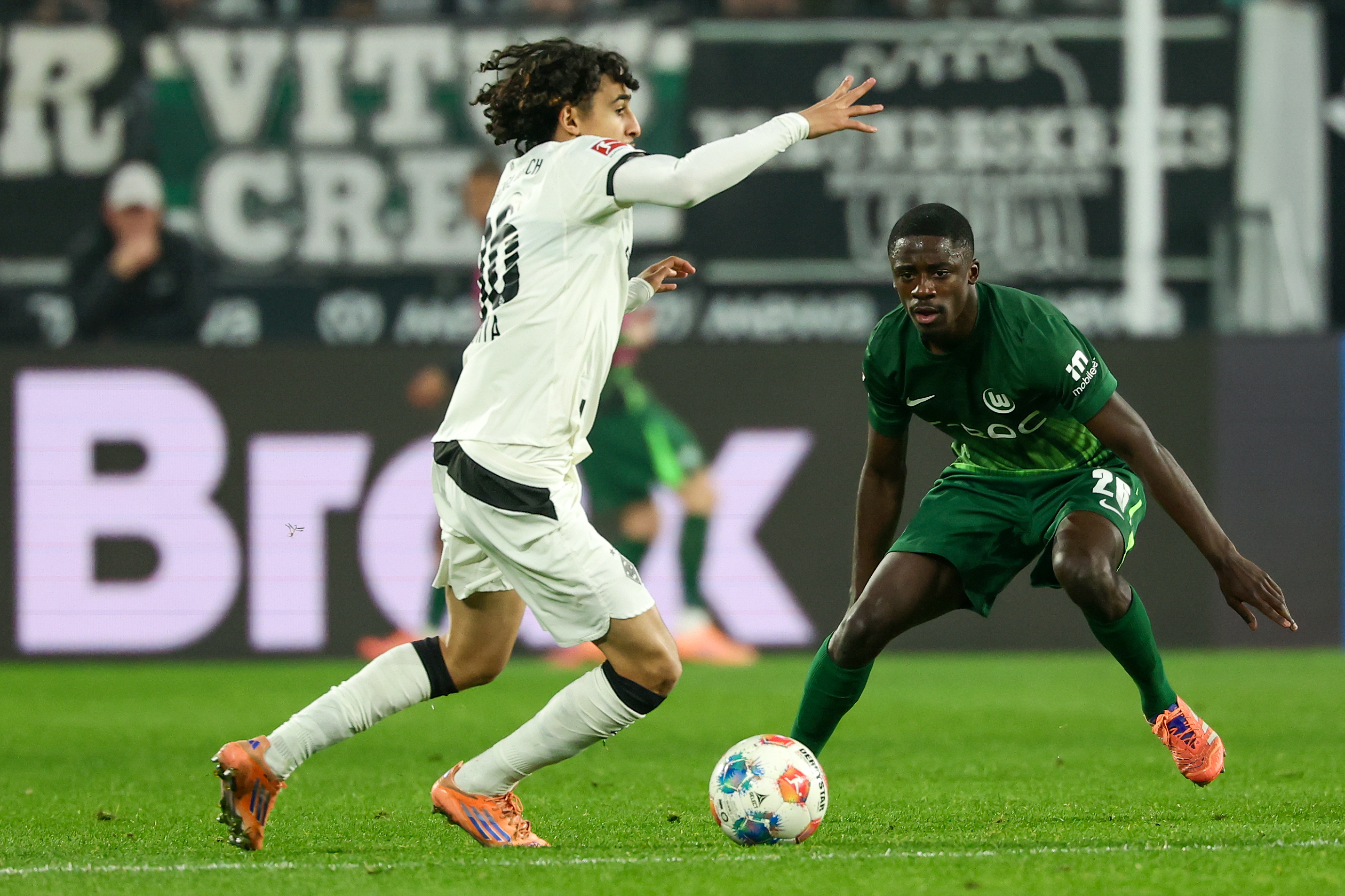 英雄联盟-包含门兴格拉德巴赫发布备战花絮，今夜刷新队史纪录，德甲任务艰巨，资深球员宣示担当的词条